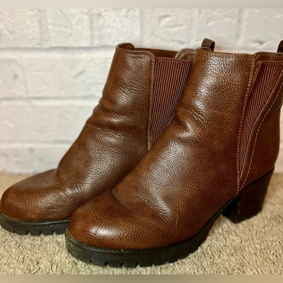Mia Jody Boots 11 Luggage Brown Vegan Leather 2.5" Chunky Heels Pull On - Picture 1 of 9